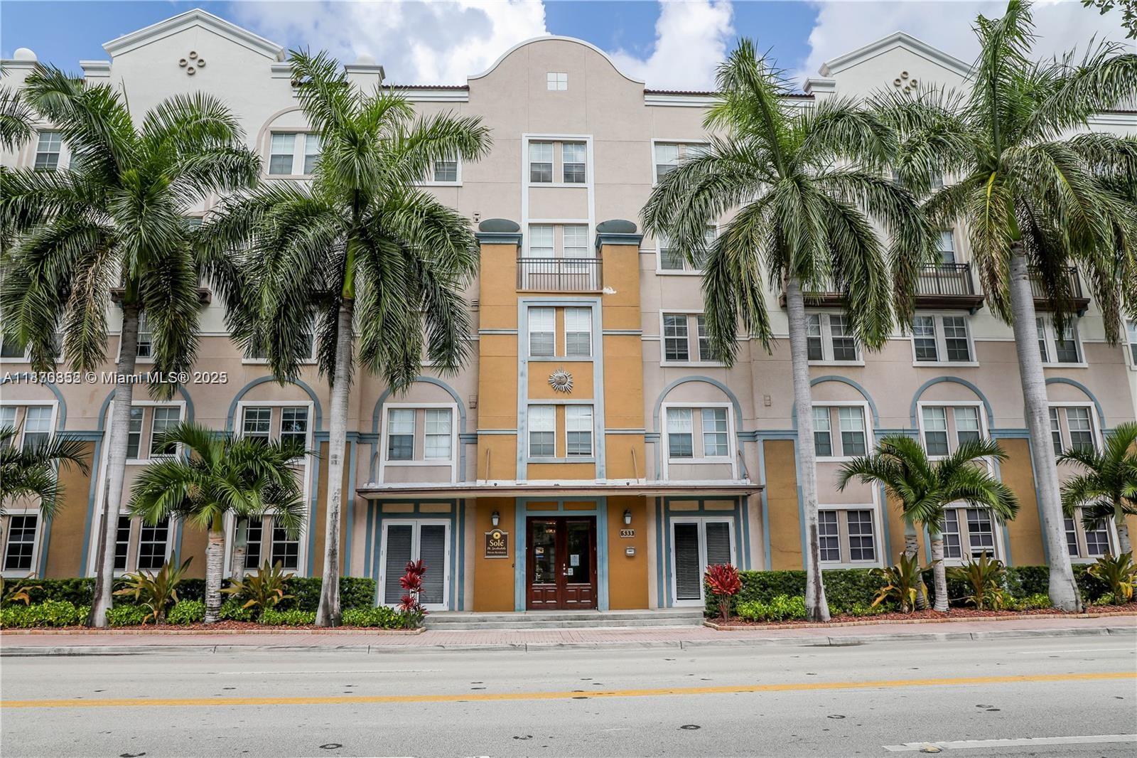 RARELY AVAILABLE 3 BEDROOM SPLIT CORNER UNIT! LOWEST PRICED EAST FORT LAUDERDALE SECURED
BUILDING, PANORAMIC CITY VIEWS FROM ALL WINDOWS! GREAT ENTERTAINING SPACE W/FOYER ENTRY, OPEN
KITCHEN, BAR SEATING, BRIGHT LIVING AND DINING SPACE. HOT DOWNTOWN LAS OLAS AREA CLOSE TO
SHOPPING & DINING W/EASY ACCESS TO MAJOR ROADWAYS & TRANSPORTATION. UPSCALE AMENITIES, WIFI
INCLUDED, HEATED POOL, SPA, FITNESS CENTER, CLUBROOM, ROOF TOP W/FABULOUS VIEW, GARDEN AREA &
OUTDOOR BBQ. CONTACT AGENT GLEN