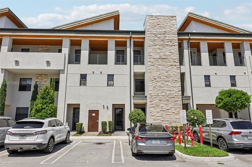 This spacious, modern and well maintained 3 Bedrooms; 2.5 Bathrooms townhouse with a patio offers the perfect blend of comfort and convenience in a highly sought-after community. This 2 story home features an open first floor layout with living, dining and kitchen areas. All bedrooms are upstairs. Enjoy all the amenities in a first class resort style resort clubhouse that includes pools with cabanas, fitness center, tennis and basketball courts, sauna, kid's splash pool and social events room.
***SELLER'S CONTRIBUTION OF 1.5% TOWARDS BUYER'S CLOSING COSTS***