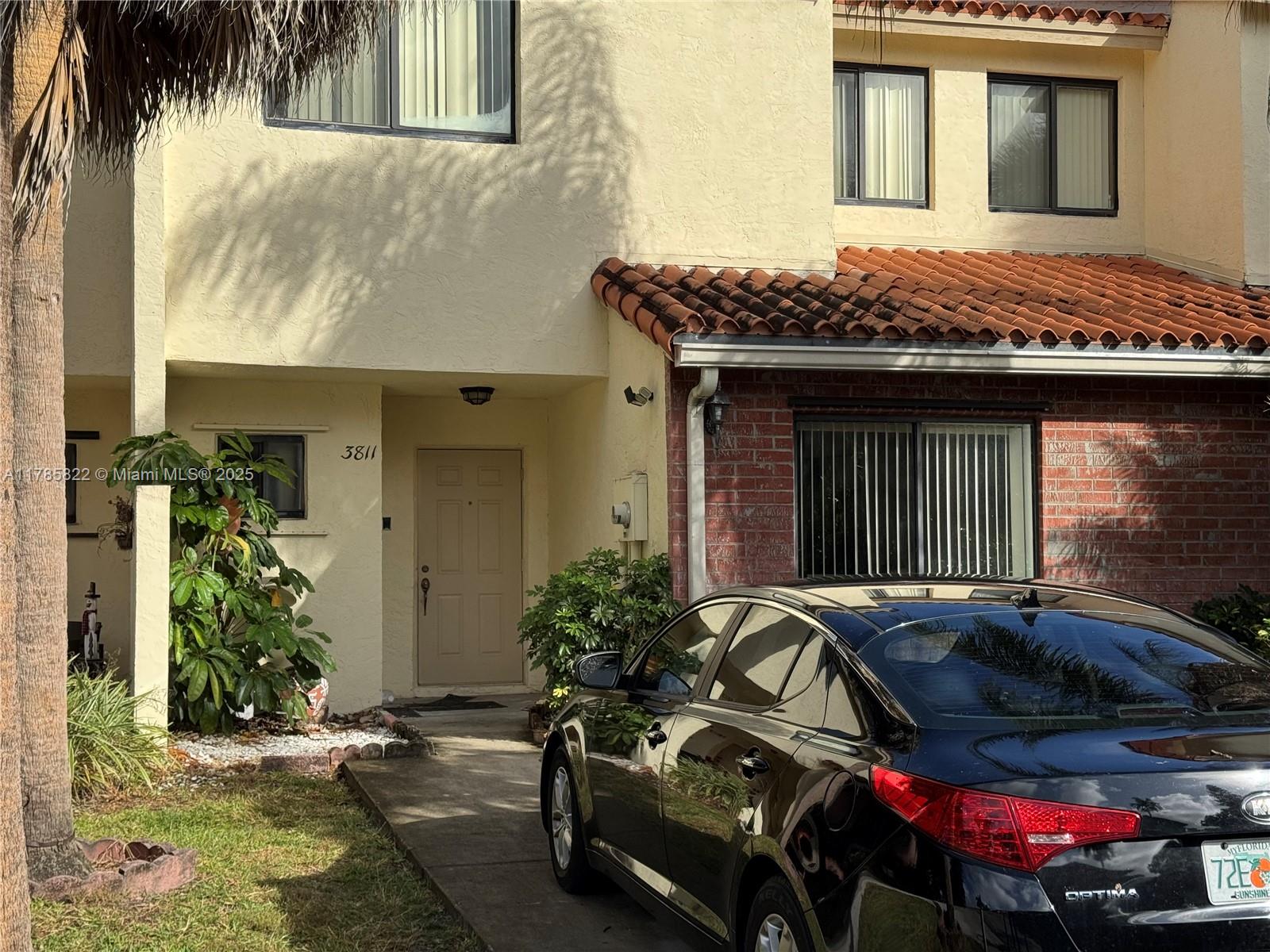 Rental Property at 3811 Simms St, Hollywood, Broward County, Florida - Bedrooms: 4 
Bathrooms: 3  - $3,900 MO.
