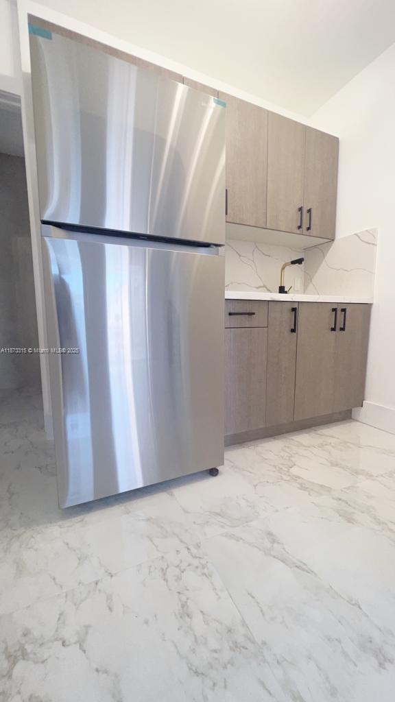 AIRPORT VISTA - Residential Income