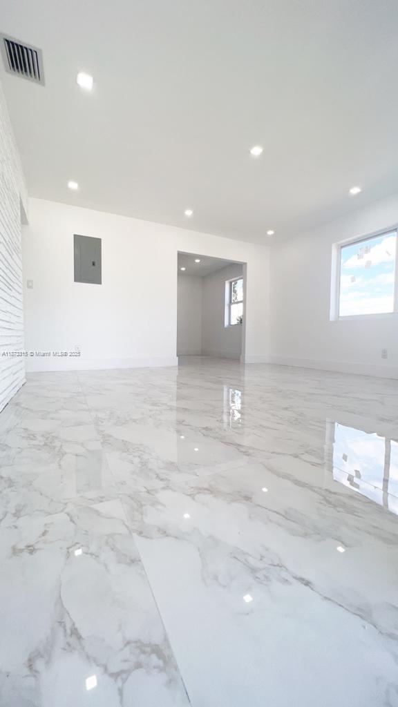 AIRPORT VISTA - Residential Income