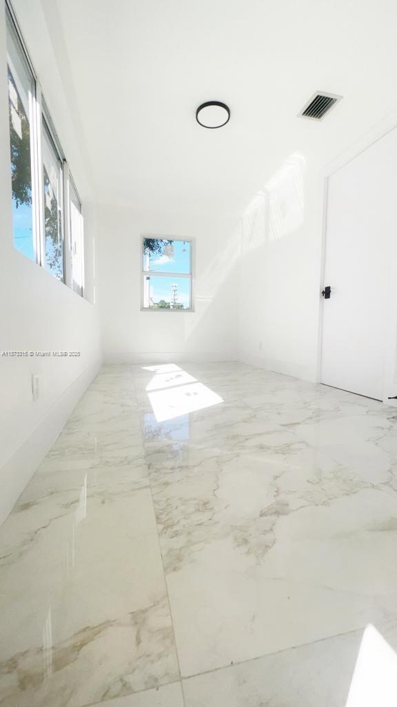 AIRPORT VISTA - Residential Income