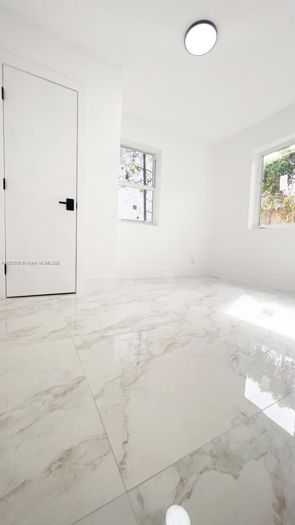 AIRPORT VISTA - Residential Income