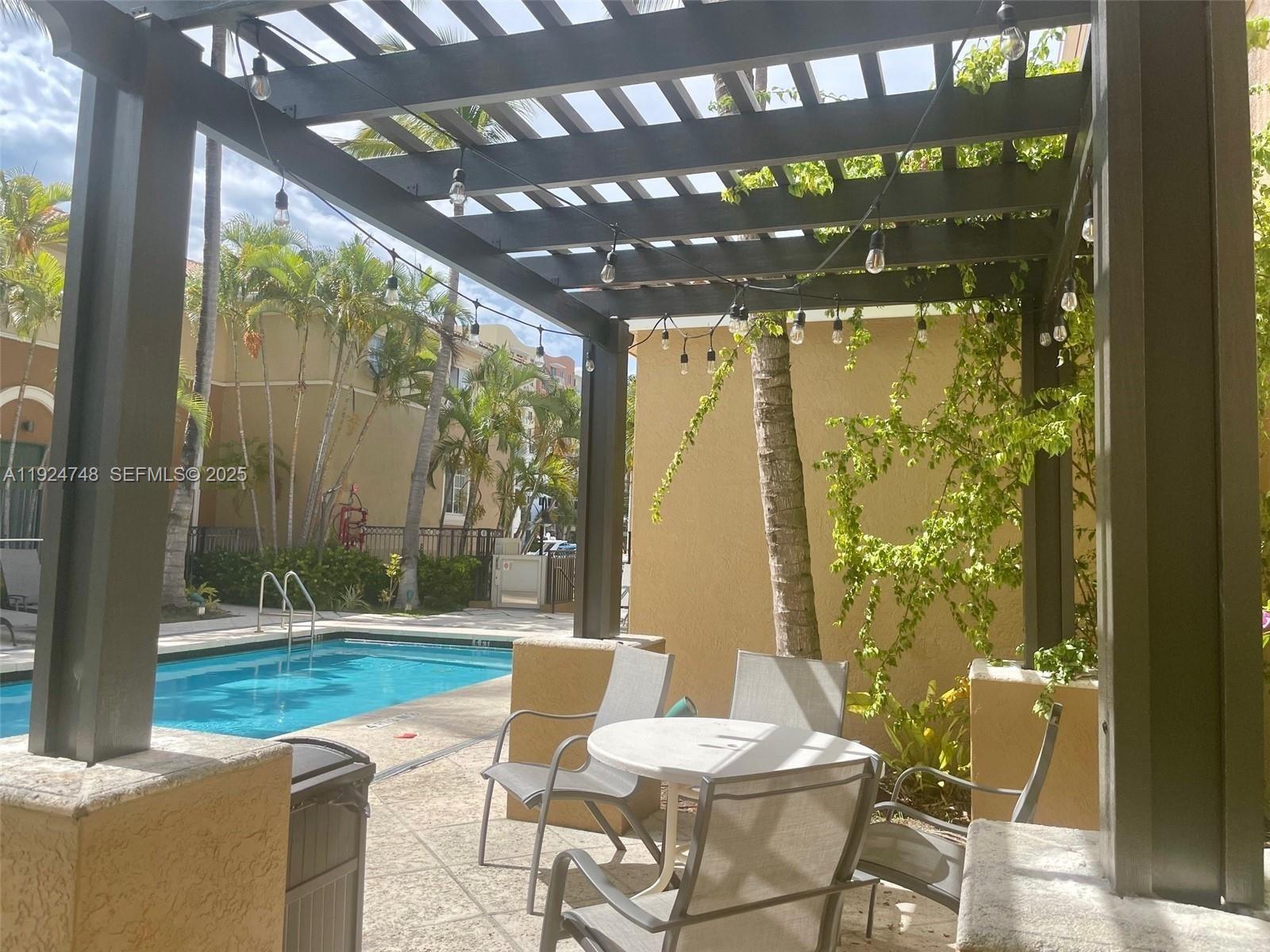 2891 NE 185th St 1006