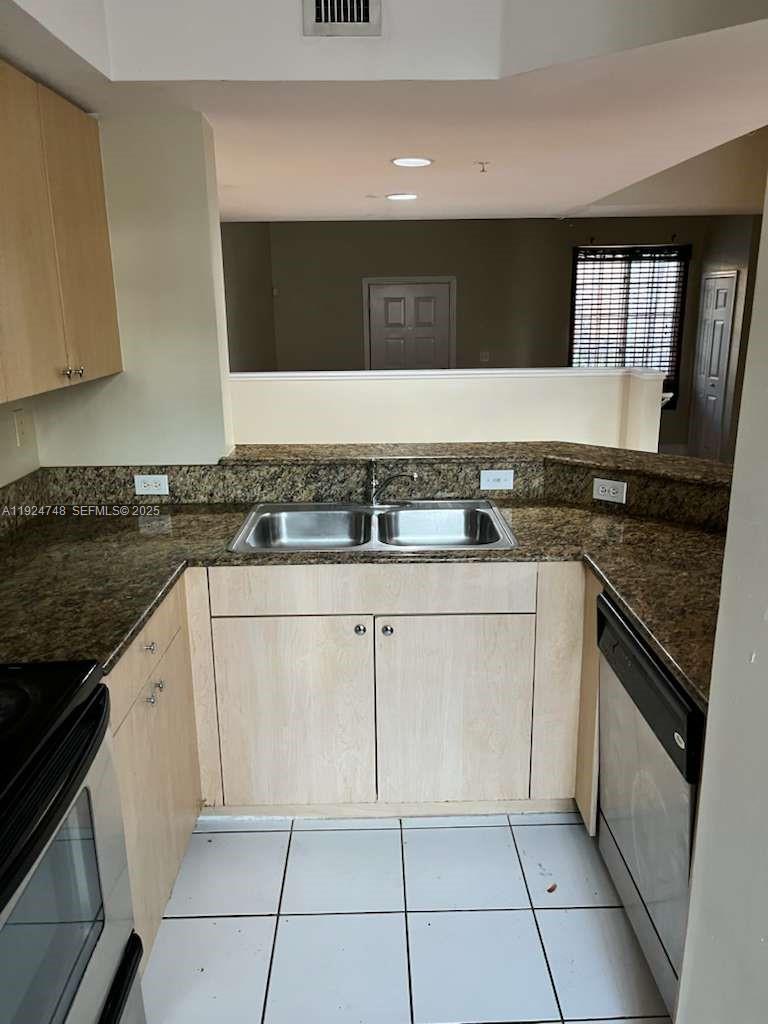 AVENTI AT AVENTURA CONDO - Residential Lease