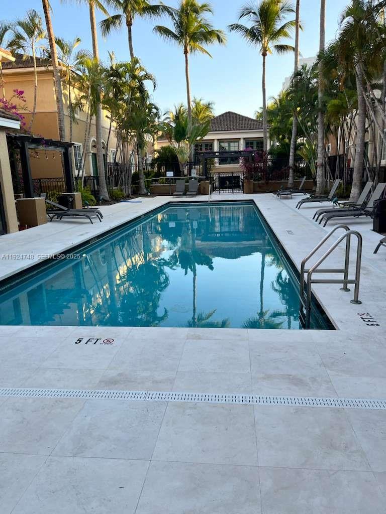 2891 NE 185th St 1006