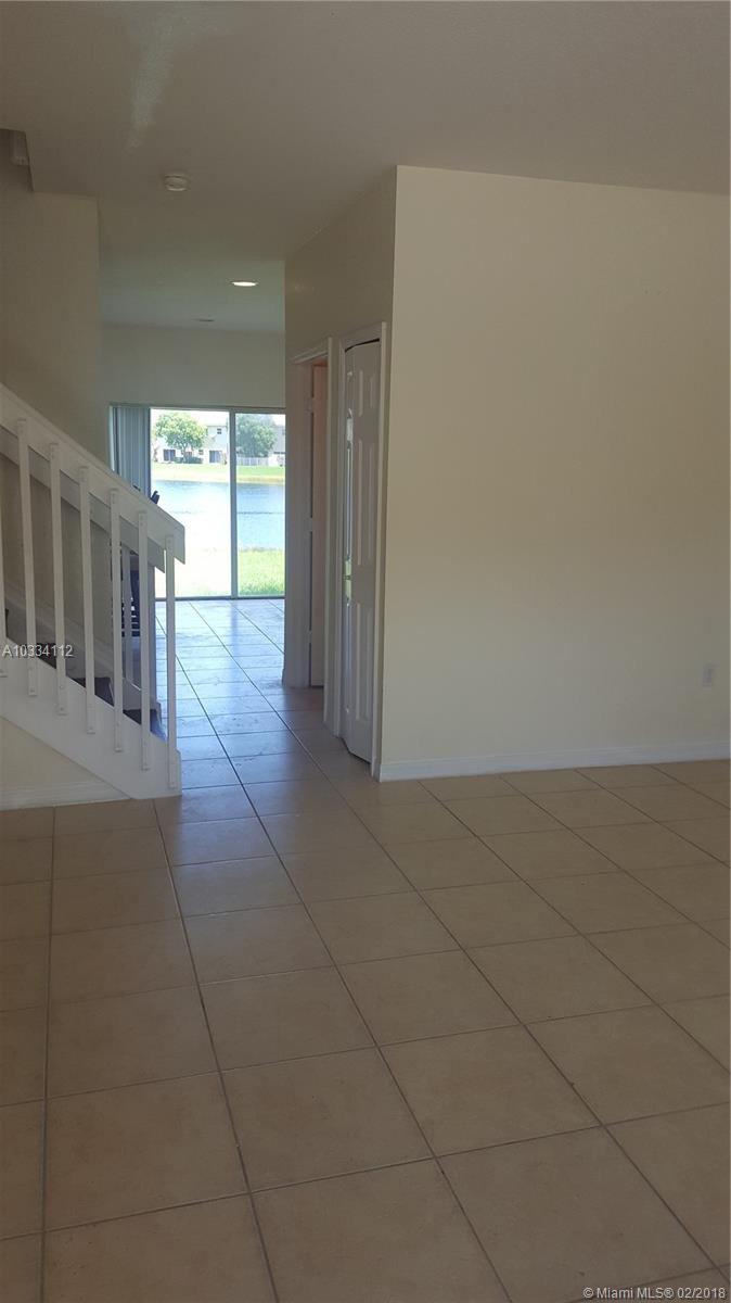 VENETIA GROVE - Residential Lease