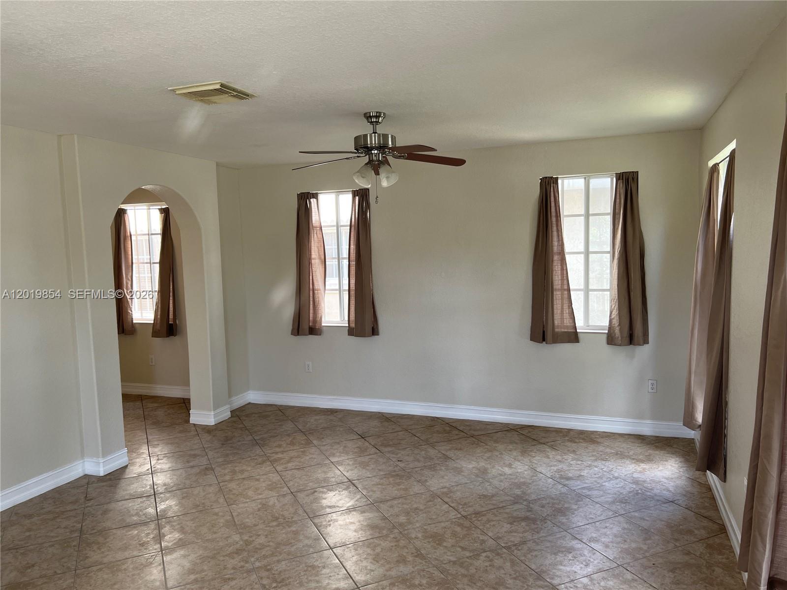 MANDARIN LAKES - Residential