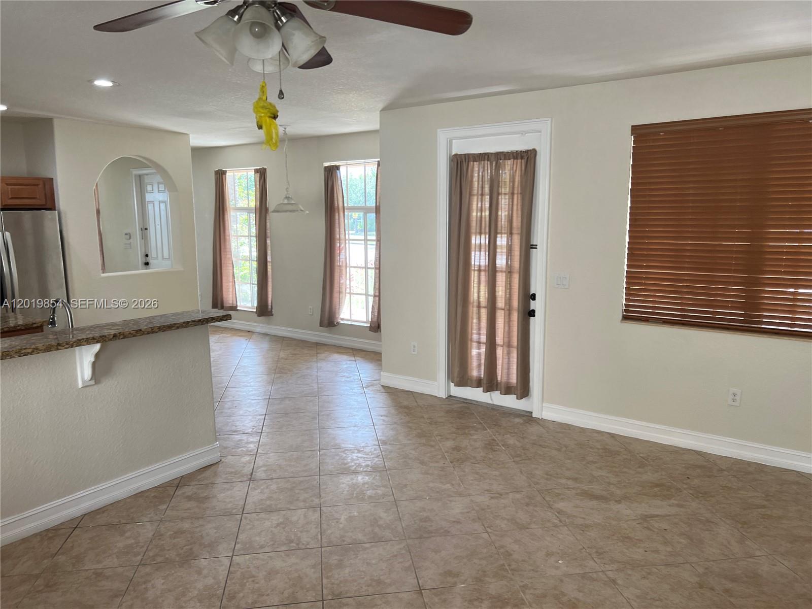 MANDARIN LAKES - Residential