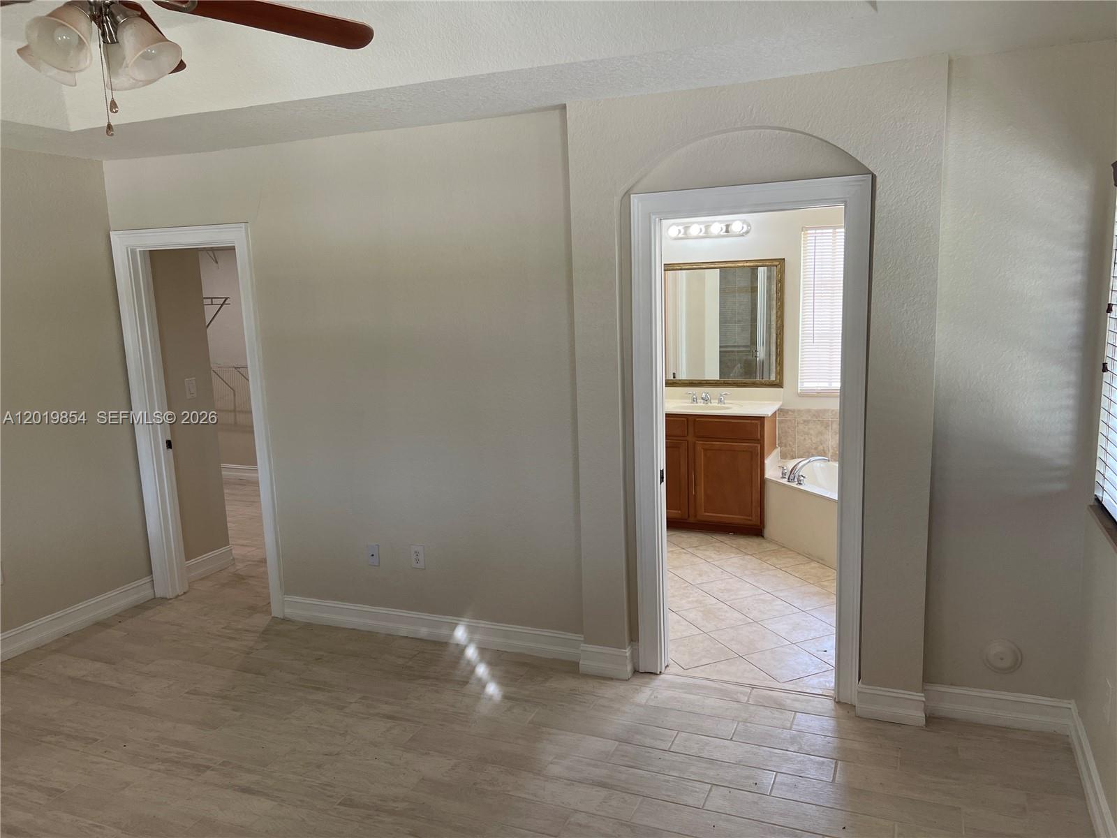 MANDARIN LAKES - Residential