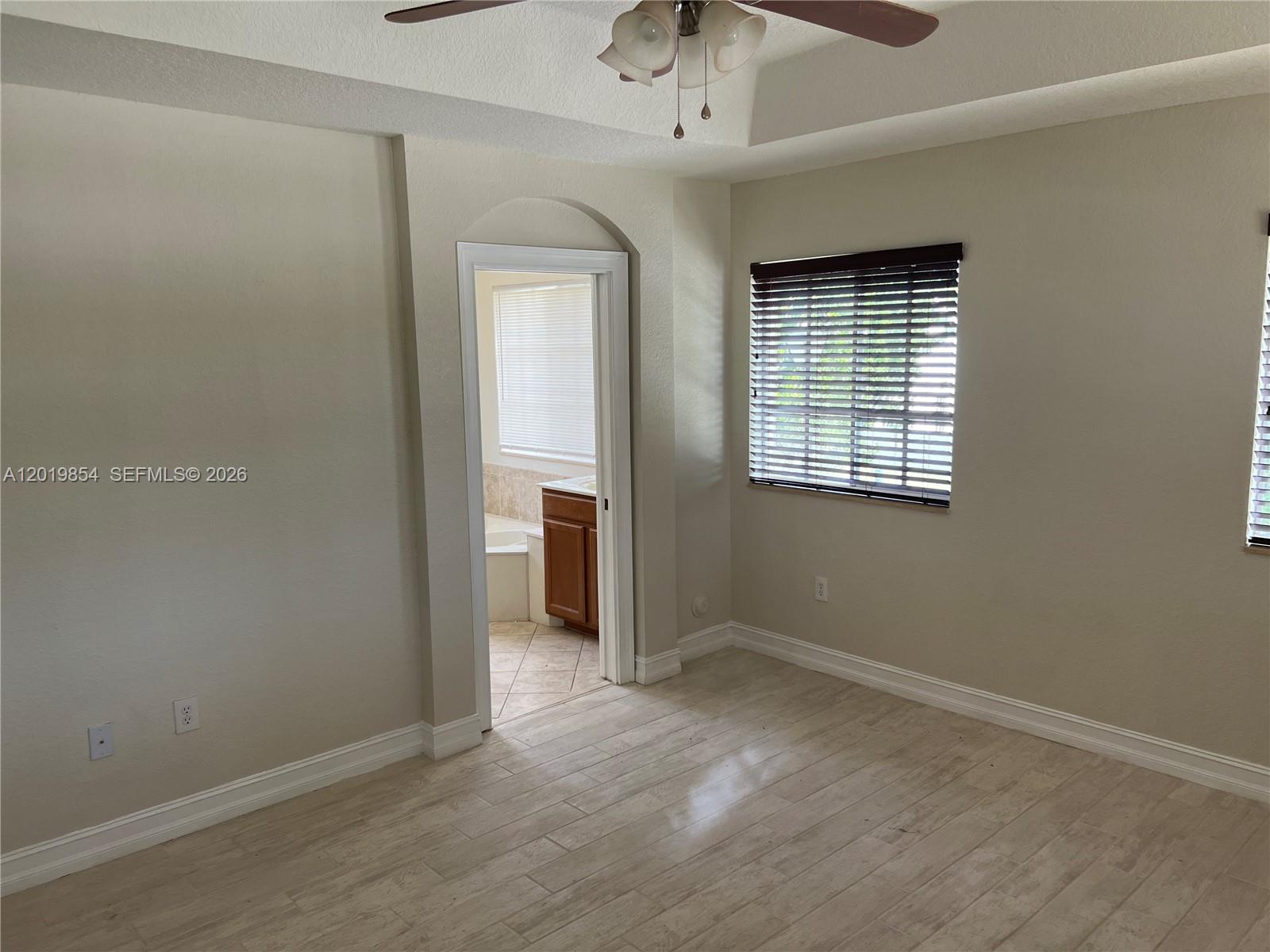 MANDARIN LAKES - Residential