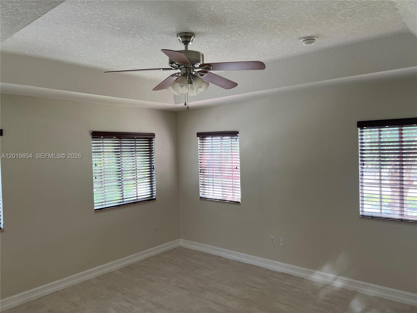 MANDARIN LAKES - Residential