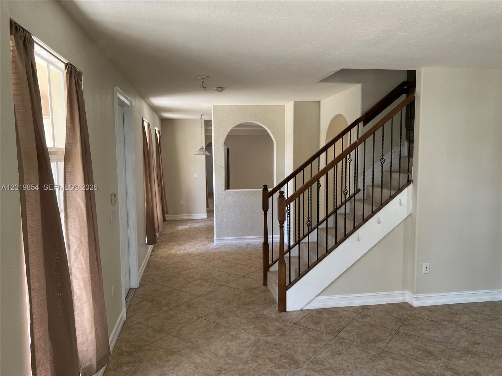 MANDARIN LAKES - Residential