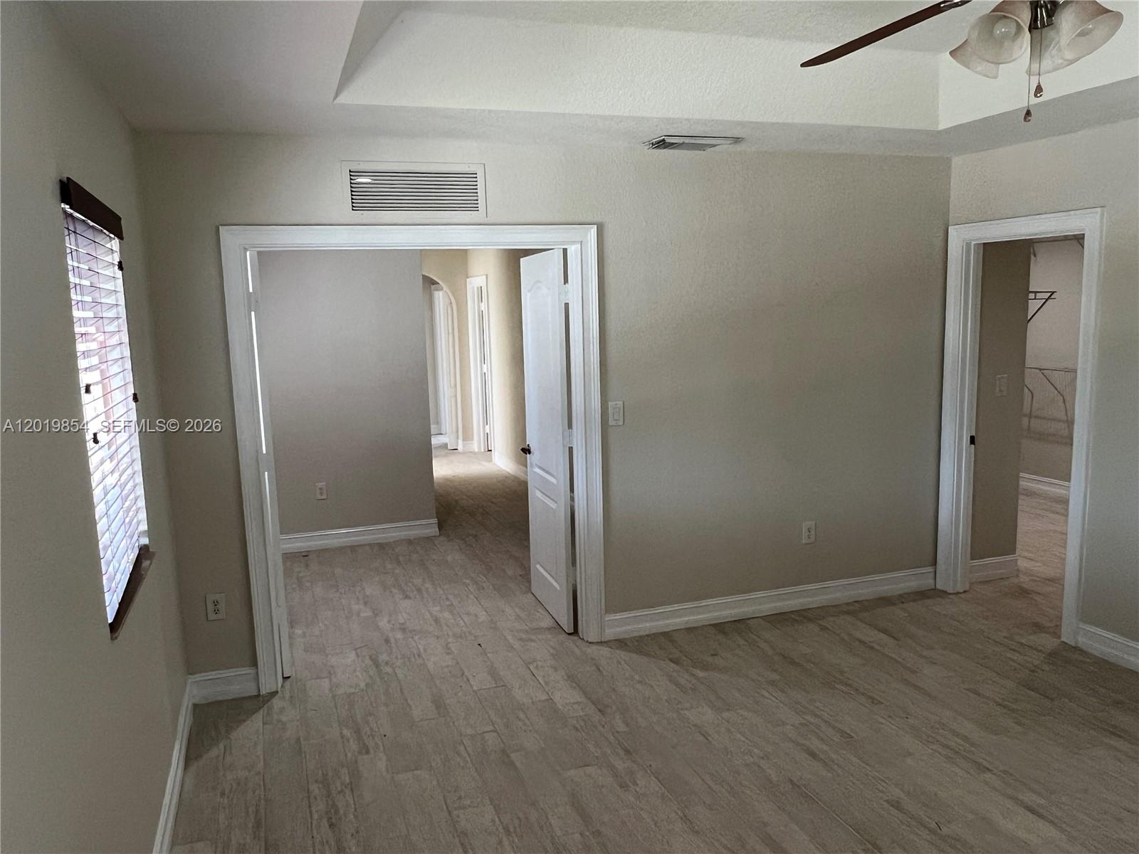 MANDARIN LAKES - Residential