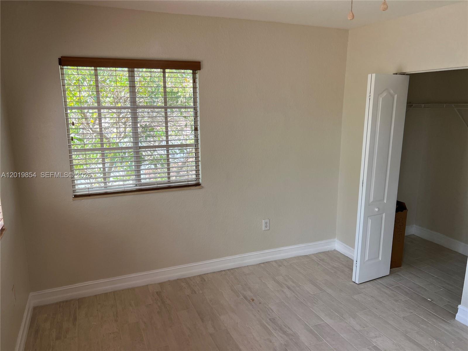 MANDARIN LAKES - Residential