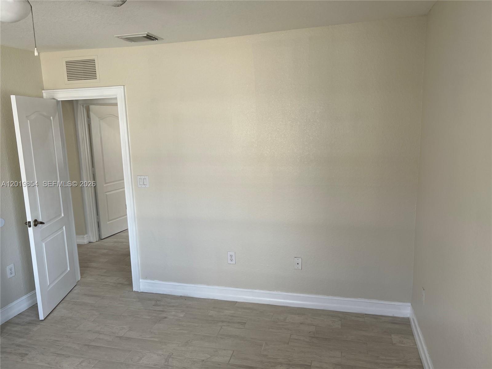 MANDARIN LAKES - Residential