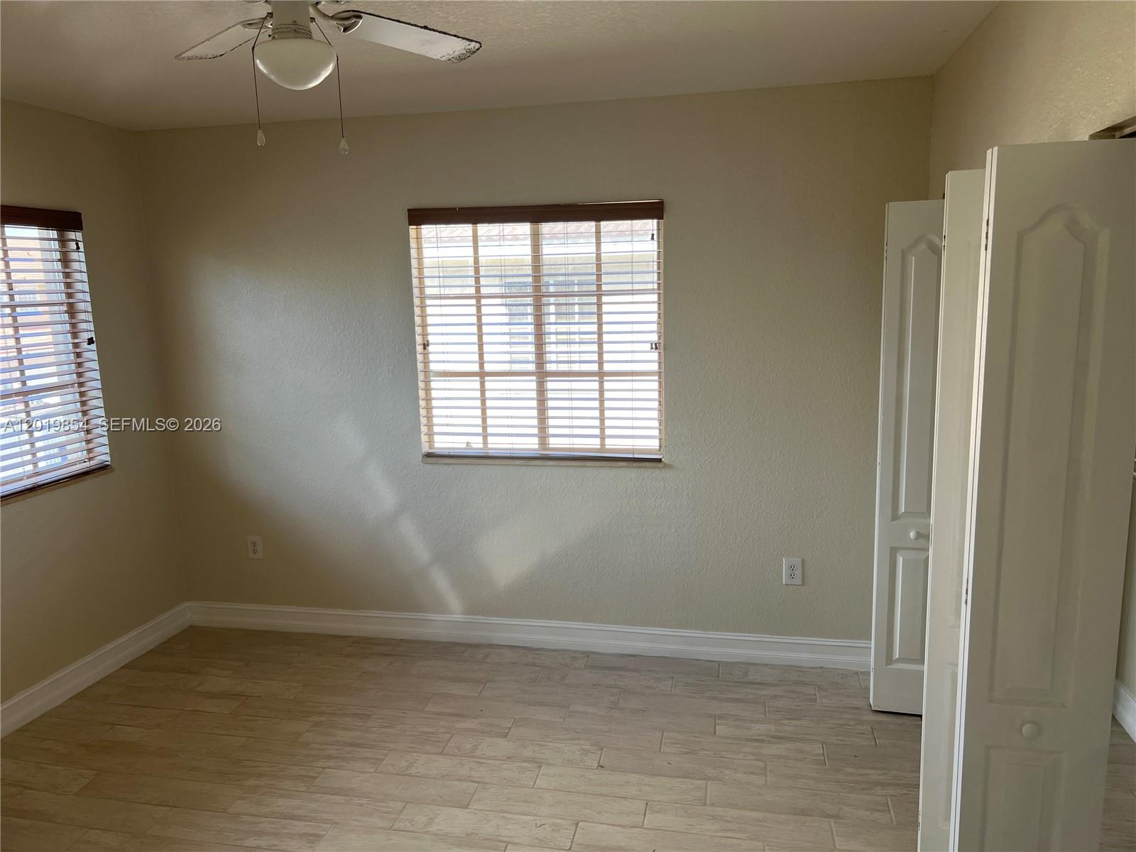 MANDARIN LAKES - Residential