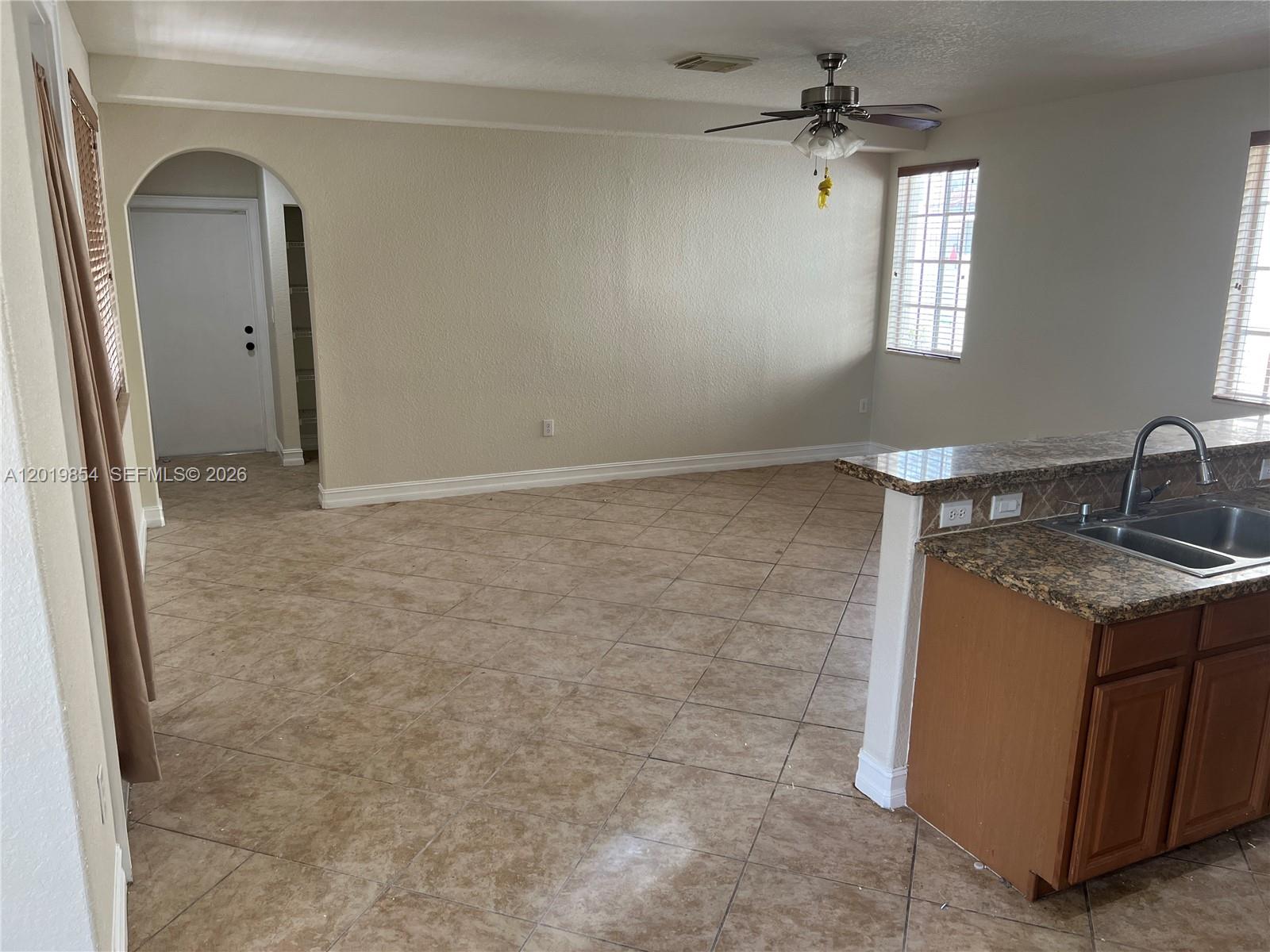 MANDARIN LAKES - Residential