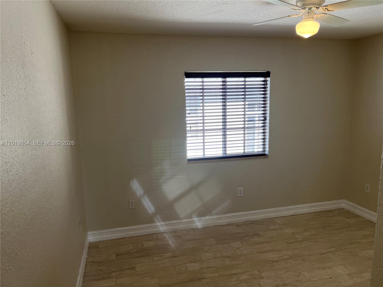 MANDARIN LAKES - Residential