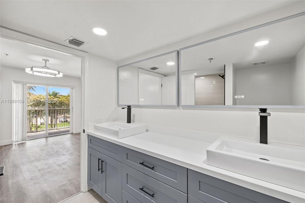 Photo of 470 S Park Rd #7-307, Hollywood, FL 33021 (MLS # A11999109)