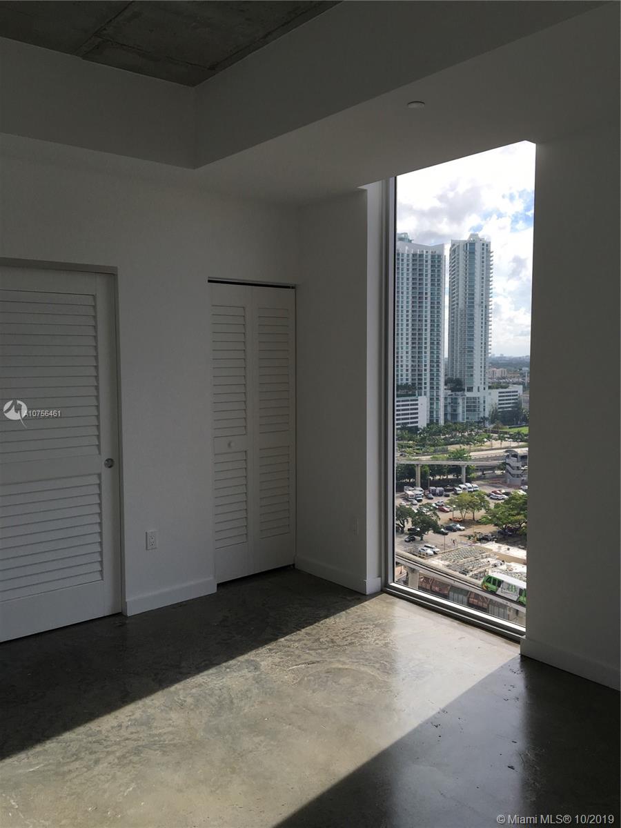 Spacious unit at CENTRO, strategically located close to Brickell, Downtown, Bayside and more.