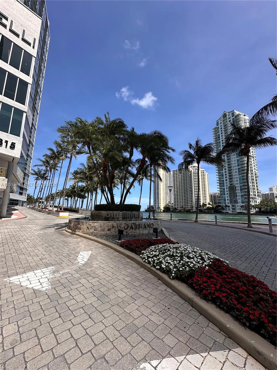 325 S Biscayne Blvd 2215
