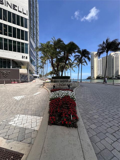 325 S Biscayne Blvd 2215 Miami FL 33131