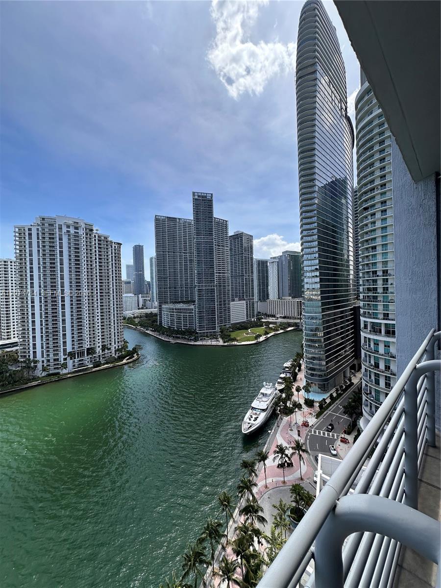 325 S Biscayne Blvd 2215