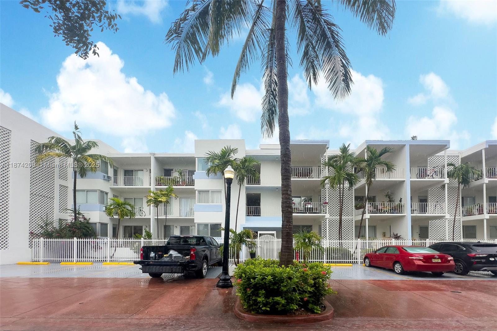 641 ESPANOLA WAY INC COND - Residential