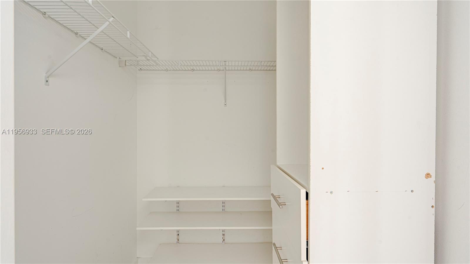 IVY CONDO - Residential