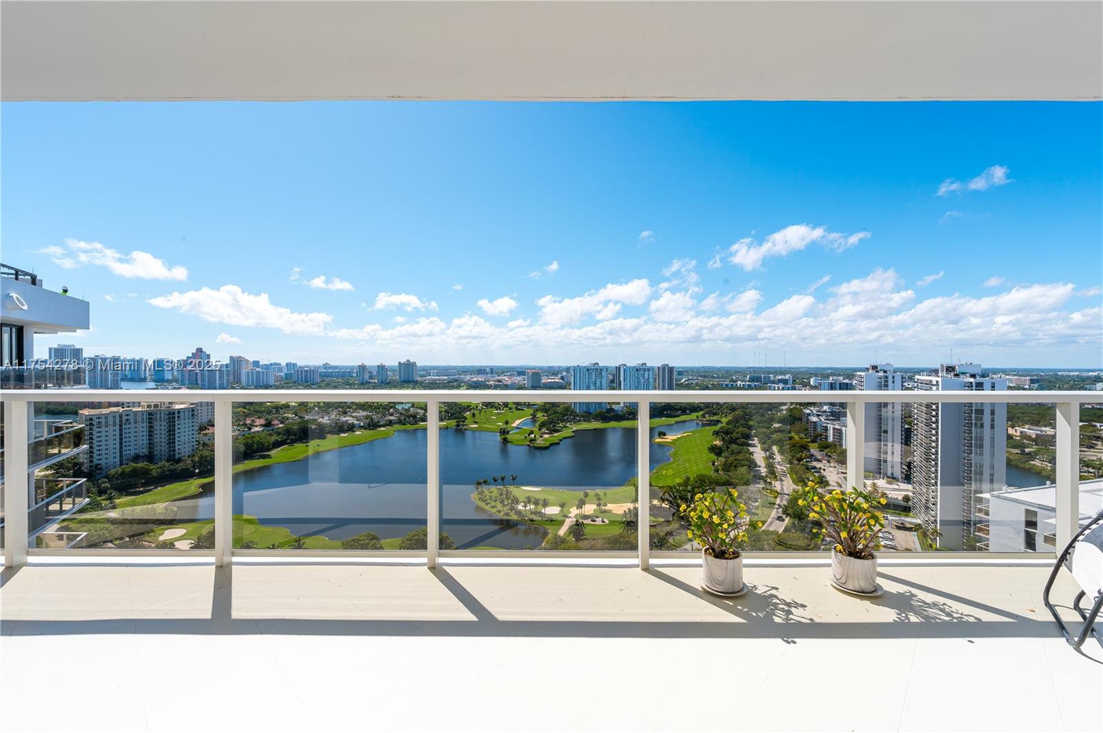 Property for Sale at 20281 E Country Club Dr Ph3, Aventura, Miami-Dade County, Florida - Bedrooms: 2 
Bathrooms: 2  - $650,000