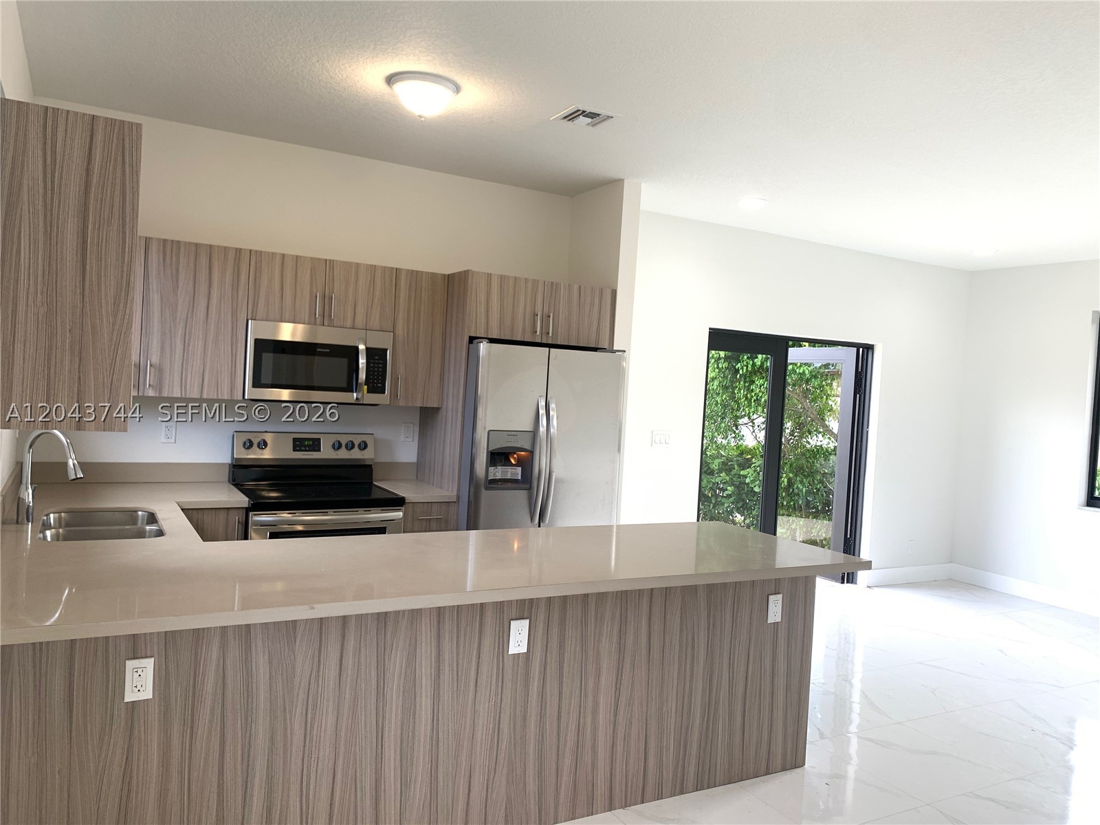 Photo 1 of 9 — 211 NW 7th Ct B, Hallandale Beach, FL 33009