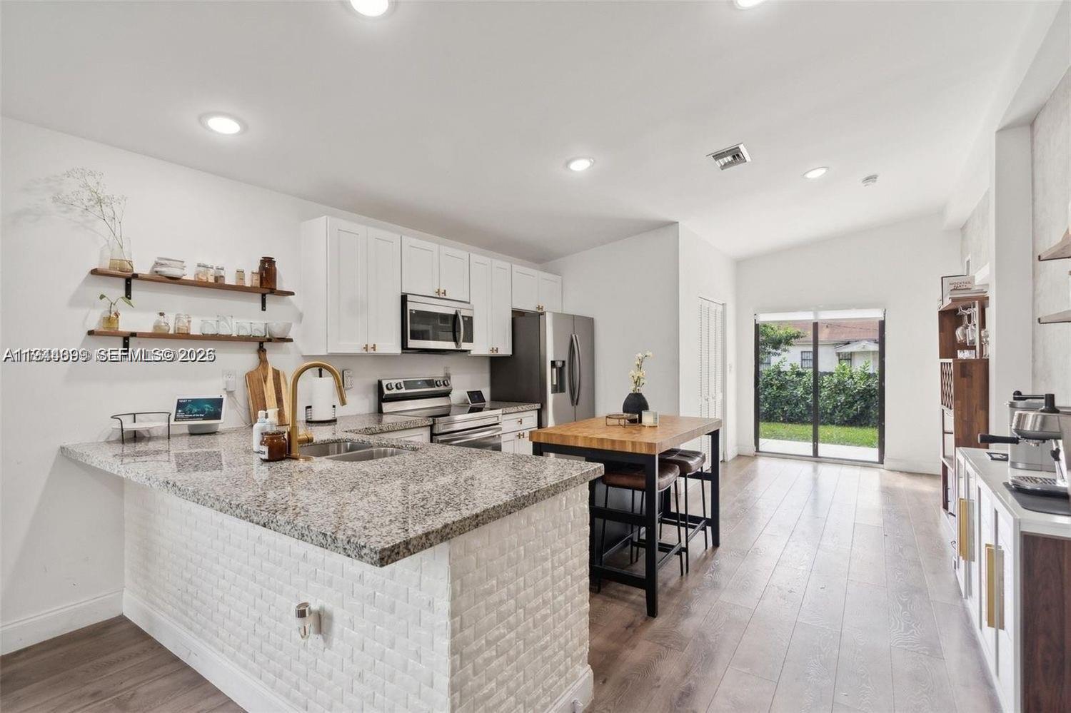 SEVENTH AVE PARK - Residential Lease