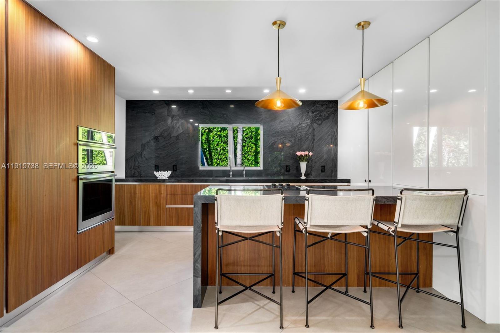 TOWN & RANCH ESTS - Residential