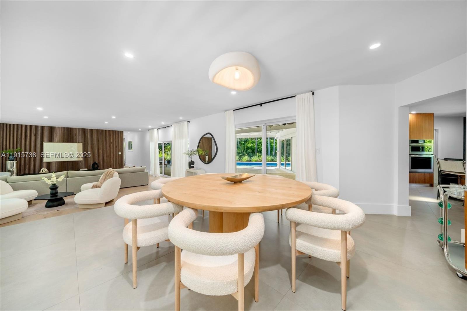 TOWN & RANCH ESTS - Residential