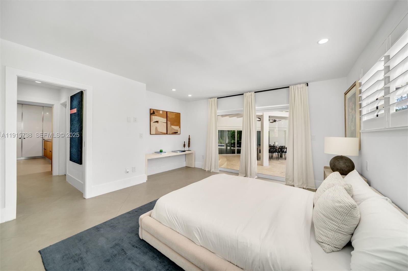 TOWN & RANCH ESTS - Residential