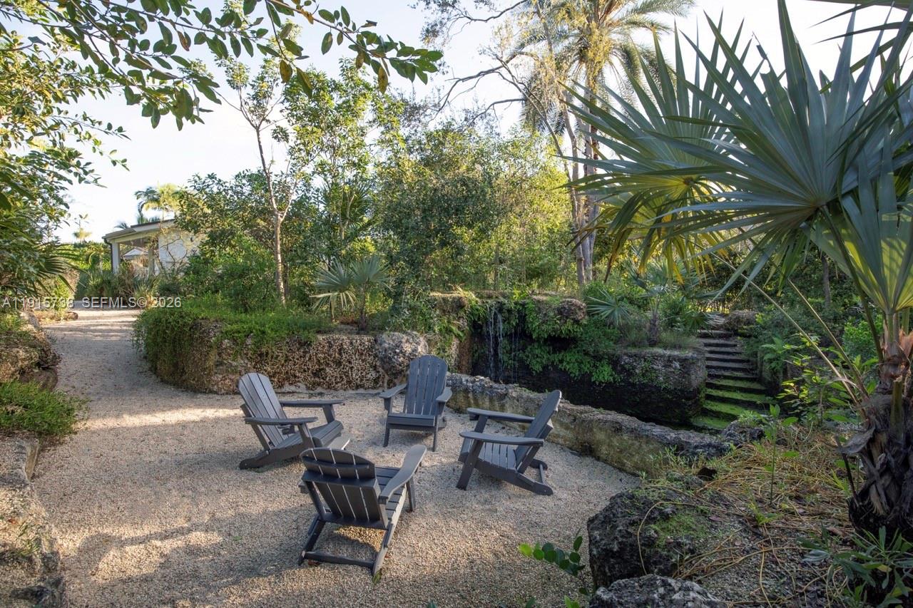 TOWN & RANCH ESTS - Residential