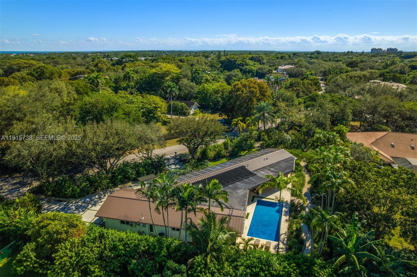 TOWN & RANCH ESTS - Residential