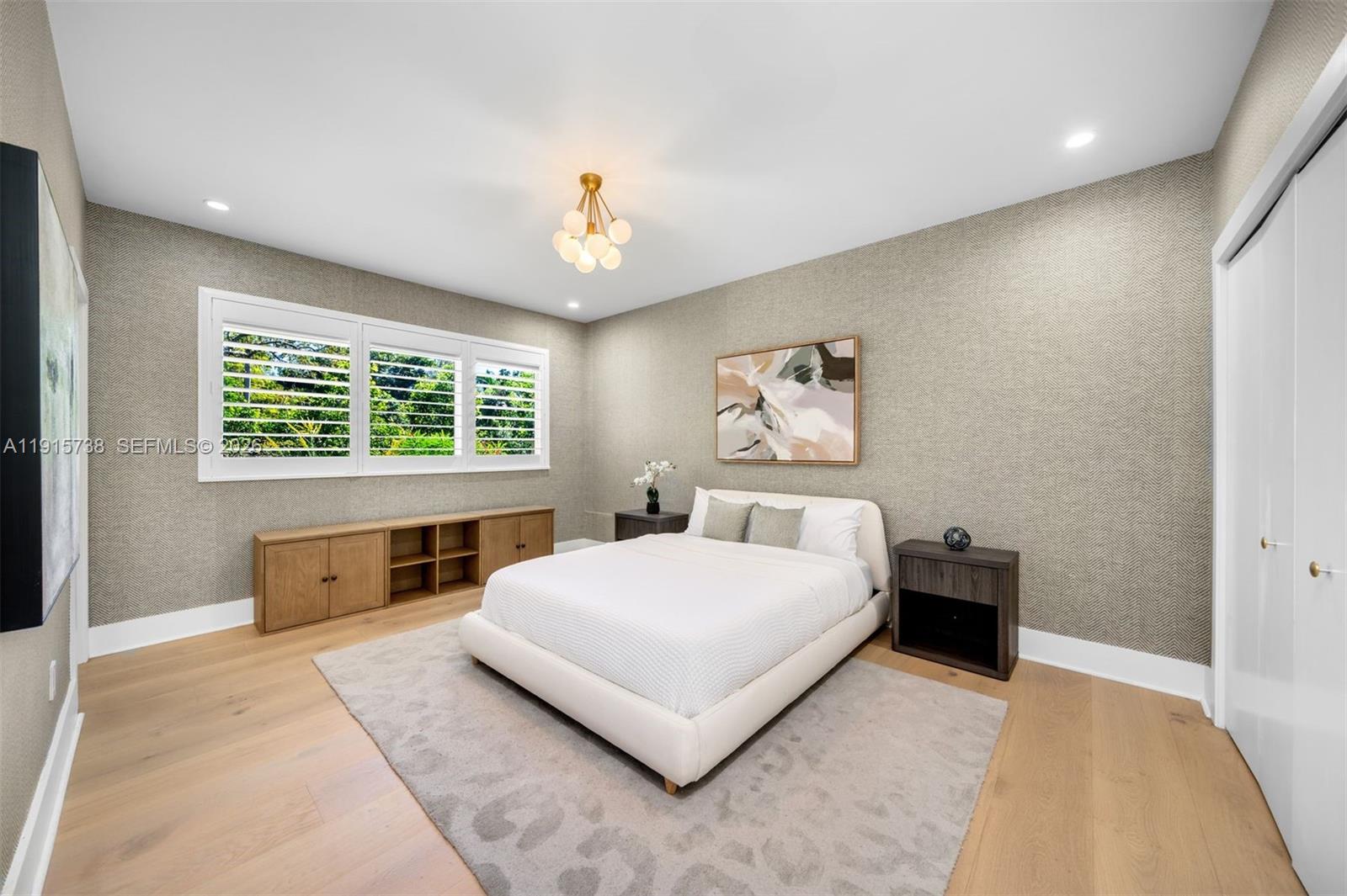 TOWN & RANCH ESTS - Residential