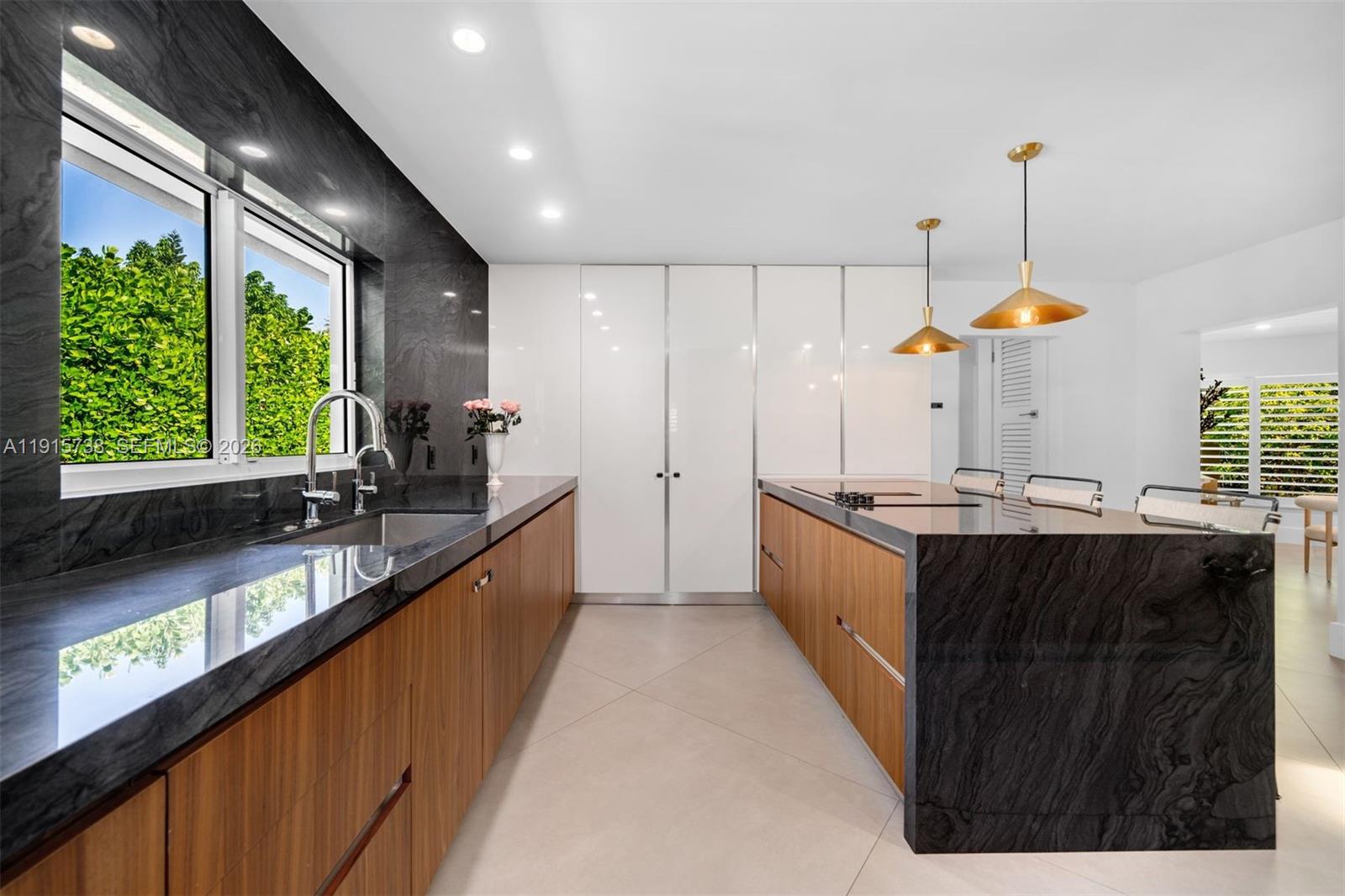 TOWN & RANCH ESTS - Residential