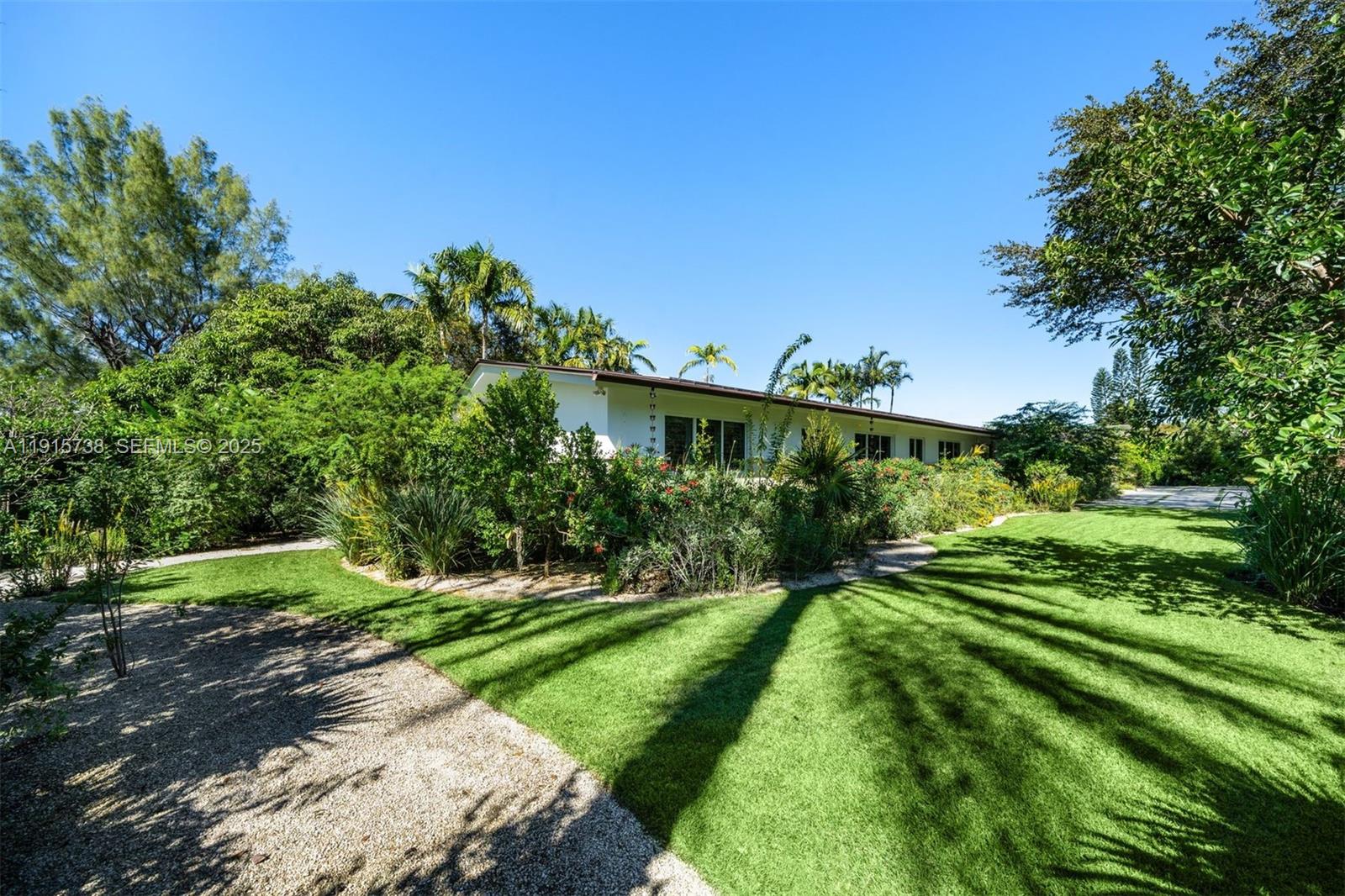 TOWN & RANCH ESTS - Residential