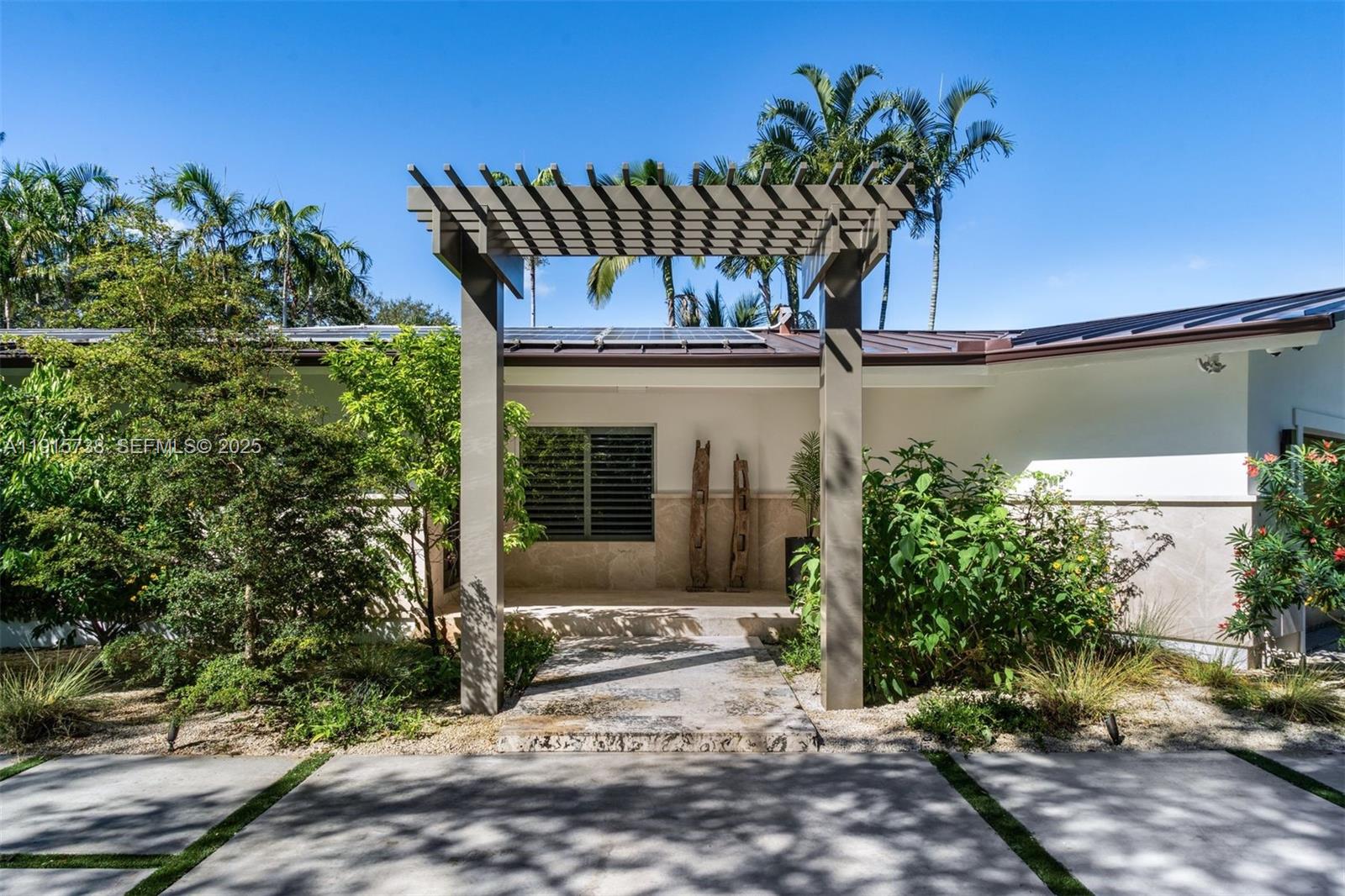 TOWN & RANCH ESTS - Residential