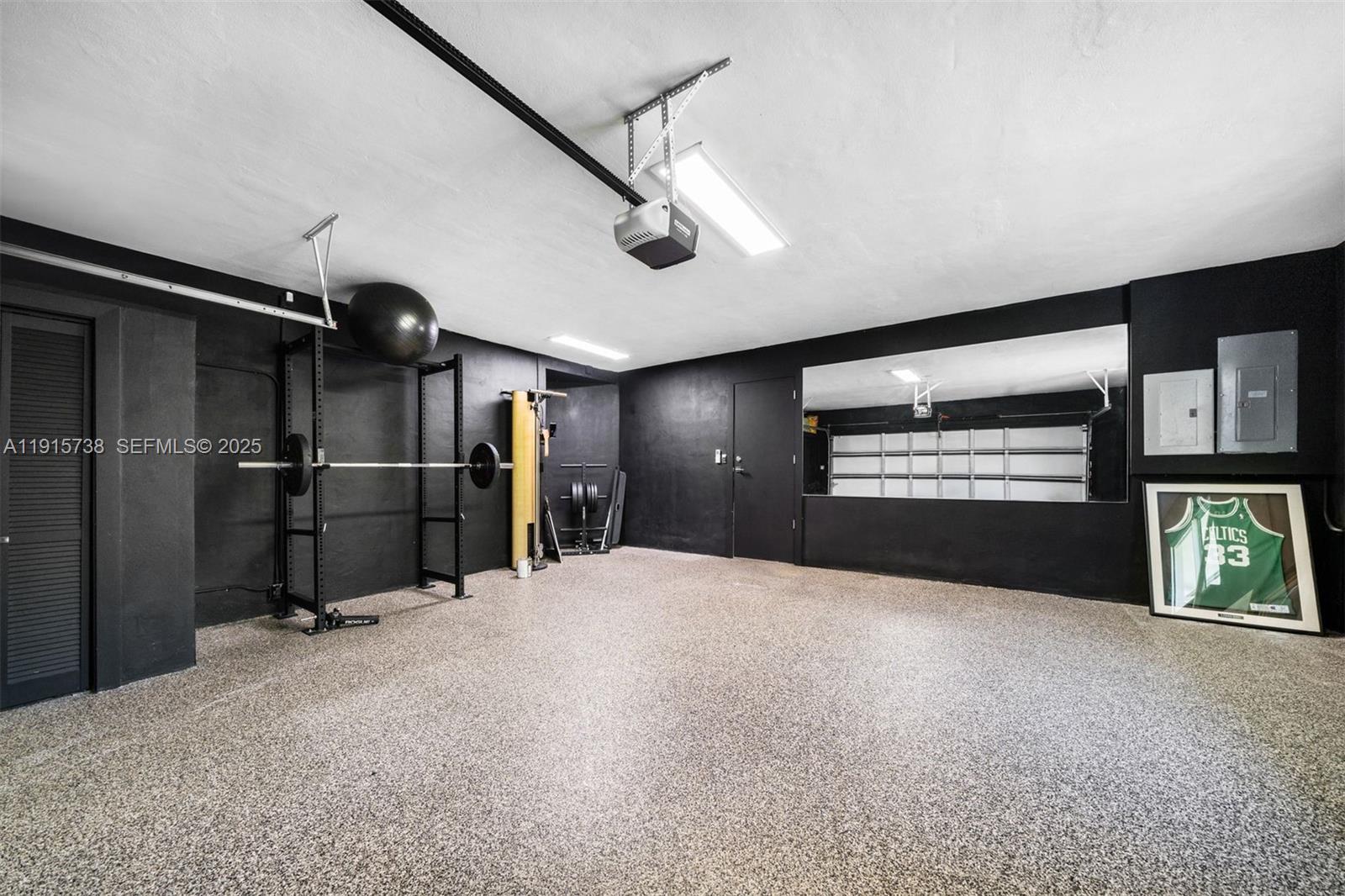 TOWN & RANCH ESTS - Residential