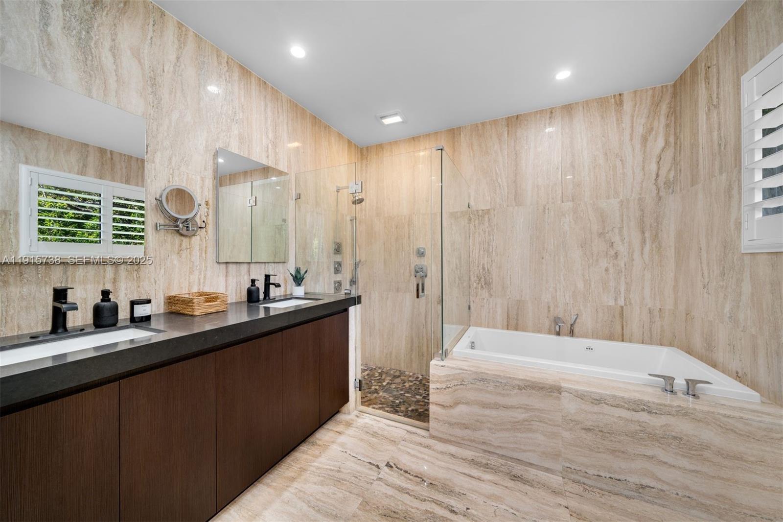 TOWN & RANCH ESTS - Residential