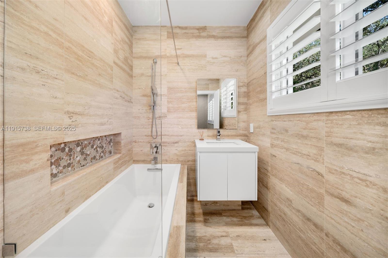 TOWN & RANCH ESTS - Residential