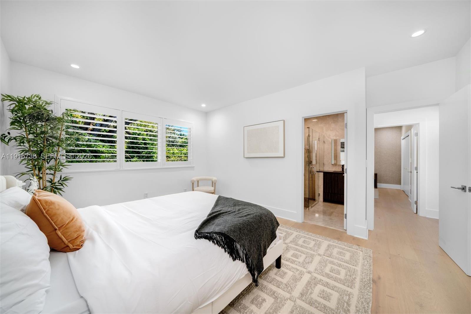 TOWN & RANCH ESTS - Residential