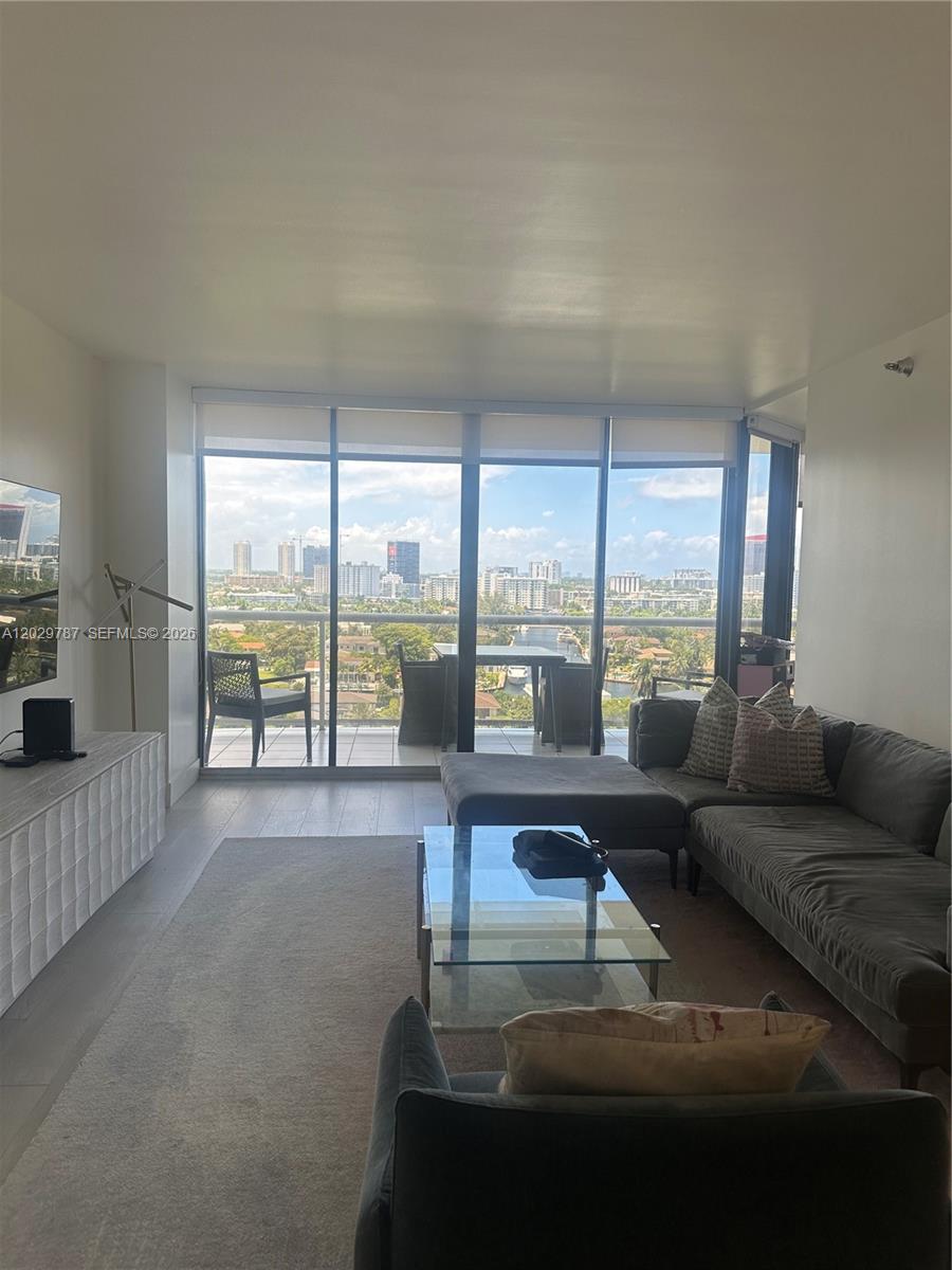 HARBORSIDE AT THE WATERWA - Residential