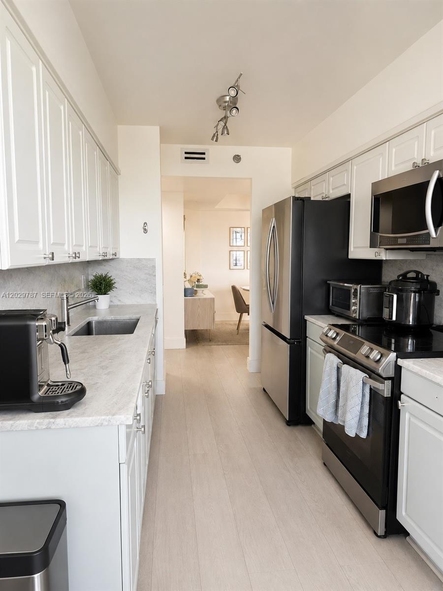 HARBORSIDE AT THE WATERWA - Residential