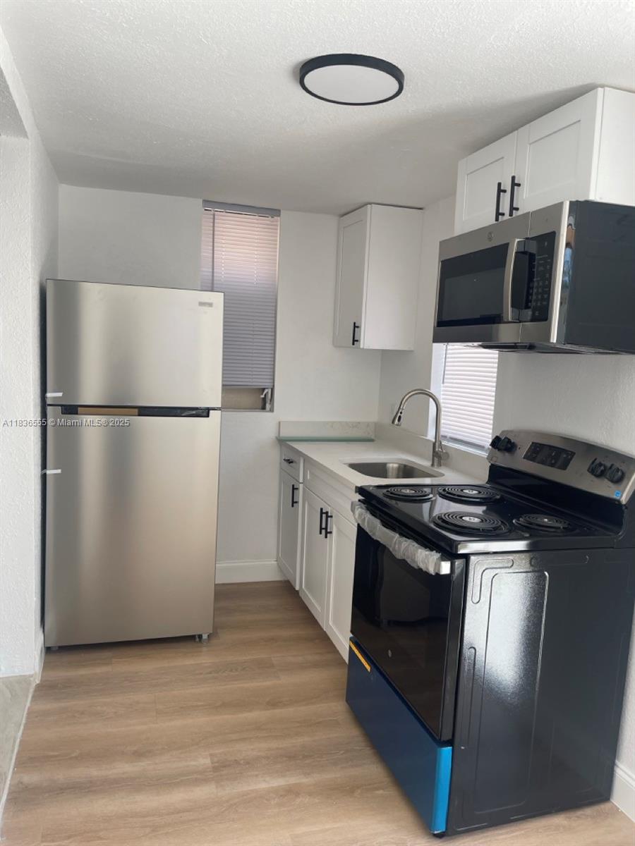 Electricity & water included.
Fast approval !
Newly remodeled 1 bedroom apartment for rent at $1550/month!
Modern finishes, bright and spacious.
Washer/Dryer in the building.
Convenient street parking available.
Centrally located in a quiet building and area of Little Havana.
Easy to show.