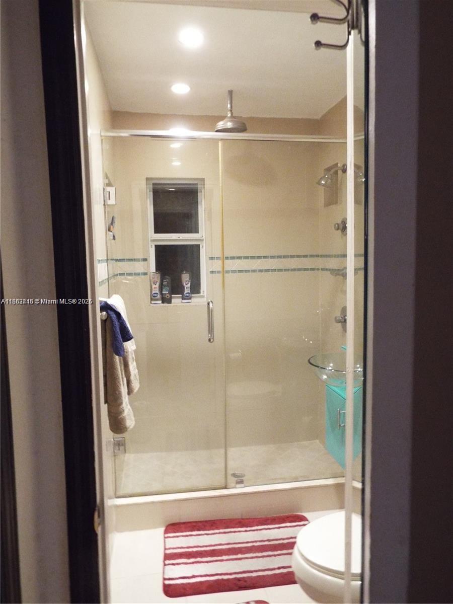 SUNSHINE MANOR - Residential Lease